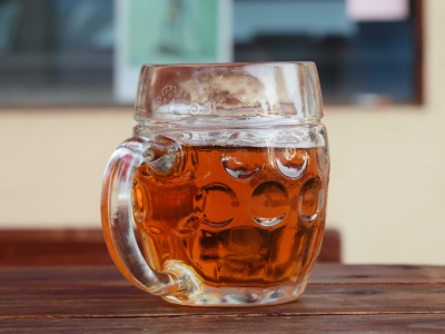 Večerní pivo dopiju v klídku ráno